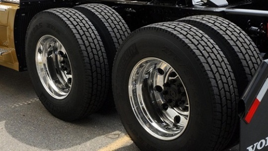 کامیون داران باز هم منتظر افزایش قیمت لاستیک باشند