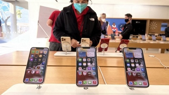 اپل سیم شارژ آیفون را تغییر می‌دهد؟