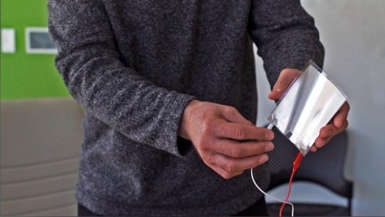 بلندگویی به نازکی کاغذ