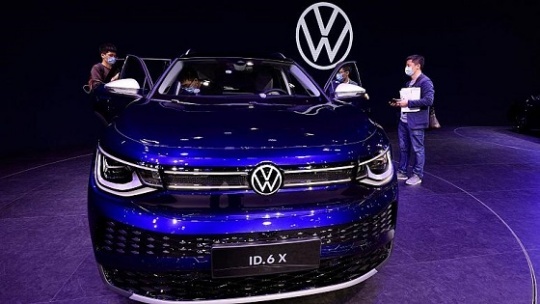 فولکس‌واگن: رقابت فشرده‌ای با تسلا داریم