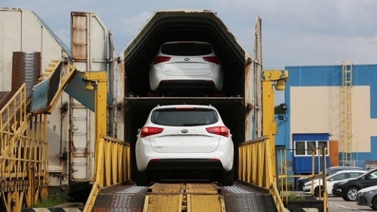 سقوط بازار خودروهای نو در روسیه