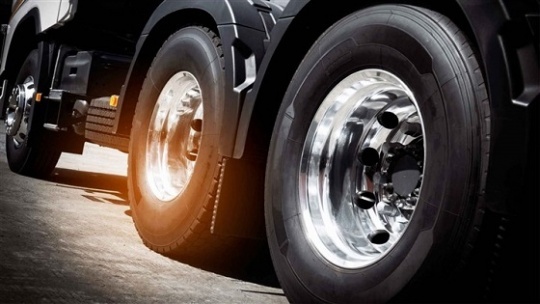 قیمت جدید لاستیک کامیون و روغن موتور دیزلی