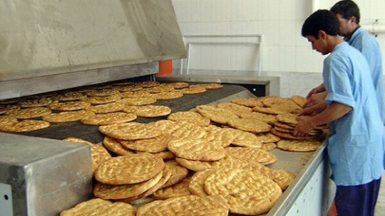 تخلف برخی نانوایی‌ها با فروش آرد یارانه‌ای