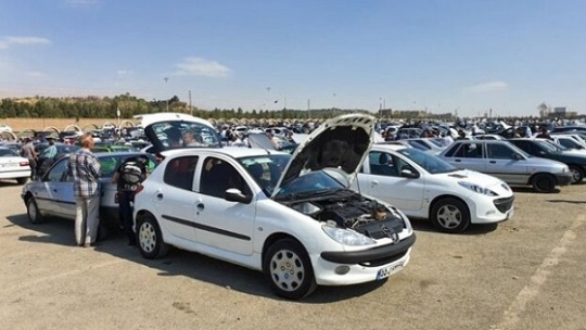 قیمت دلار در بازار خودرو حرف اول را میزند