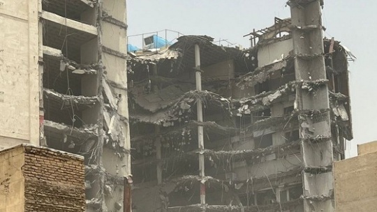 چه کسی ساخت؟ چه کسی مجوز داد؟