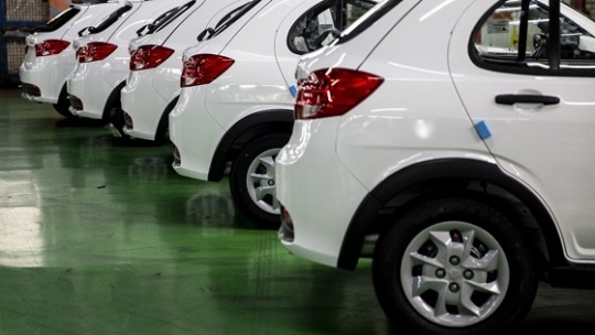 توضیح وزیر صمت در مورد کاهش 15 درصدی قیمت خودرو