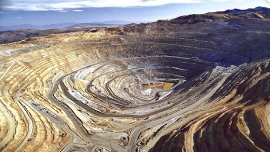 شبکه حقانی روی معادن افغانستان چنبره زده است