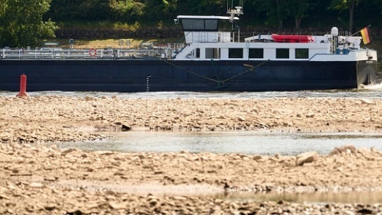 خشکی رودخانه‌ها حرکت کشتی‌های باری در آلمان را مختل کرده است