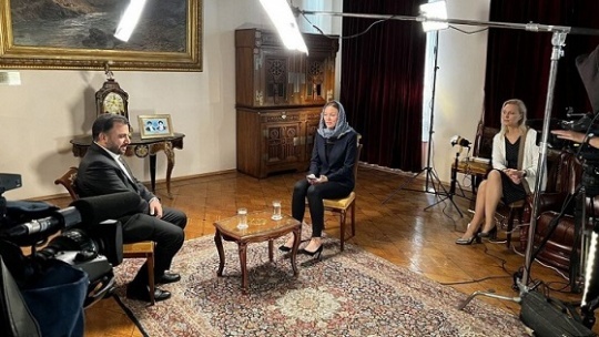 مدیر روابط عمومی وزارت ارتباطات به خاطر این عکس برکنار شد