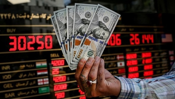 قیمت دلار آرام گرفت