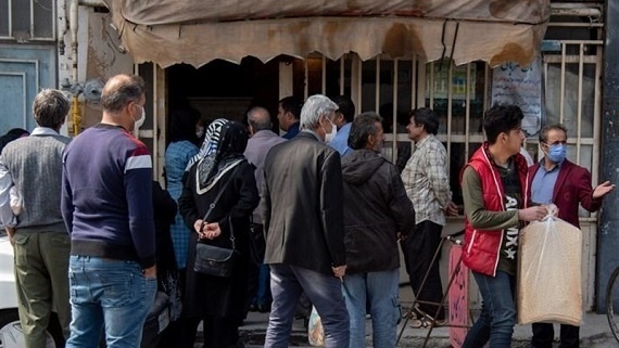 دستهای کوتاه شده از نان کارتی!