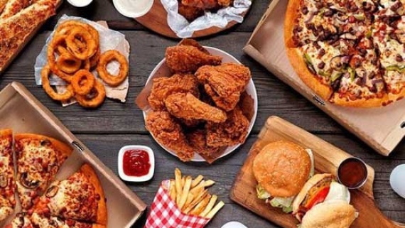 یک شام فست فودی برای خانواده 4 نفره چقدر آب می خورد؟