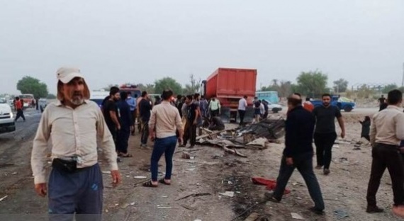 ۸ کشته در تصادف تریلر و مینی‌بوس در جاده کمربندی شوشتر 