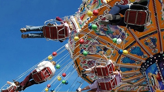 سقوط وحشتناک وسیله بازی در شهربازی هندوستان