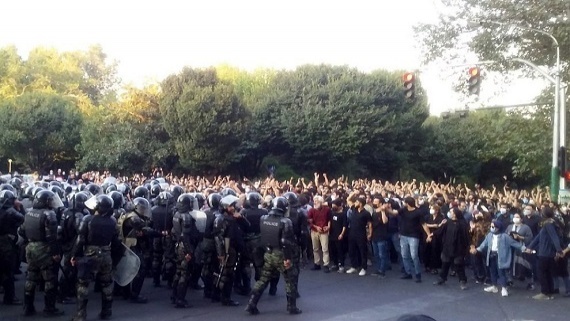 هشدار روزنامه اصولگرا: در مناطق کردنشین شعارهای تجزیه طلبانه داده می شود