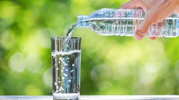  بدن واقعا به 8 لیوان آب در روز نیاز دارد؟