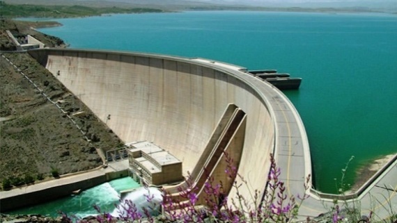 زاینده رود 180 میلیون متر مکعب آب پشت سد دارد