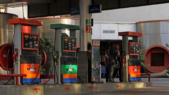 فروش بنزین در ظروف جرم است