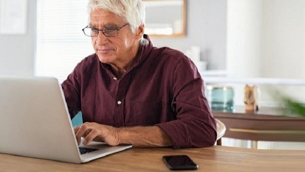 با چه سن و سابقه‌ای می‌توان درخواست بازنشستگی داد؟