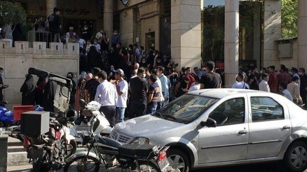 احتمال قطع یارانه نقدی افرادی که دلار سهمیه ای میگیرند