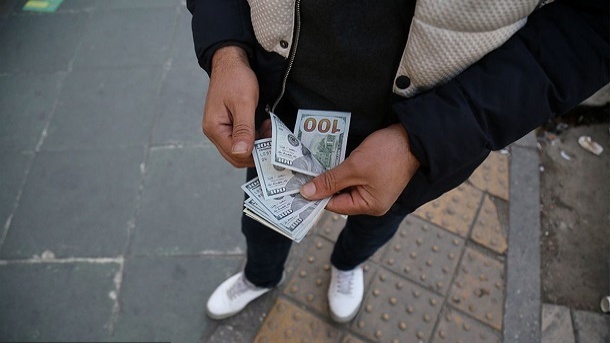 یکهتازی قیمت دلار در بازار