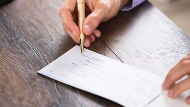 خداحافظی کردن با دسته چک