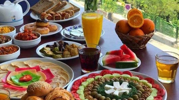 یک وعده صبحانه لاکچری در هتل های معروف ایران چند؟