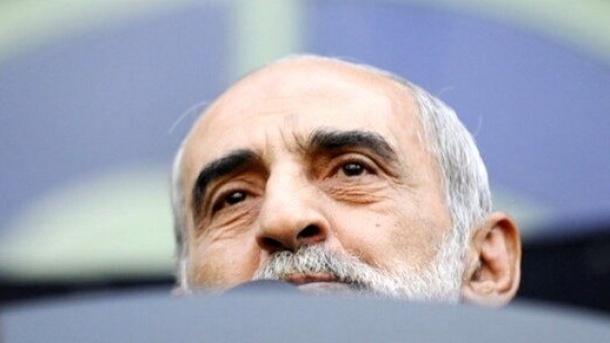 توهین حسین شریعتمداری به هنرمندان و ورزشکاران/هم بی سواد هستید هم درپیت!