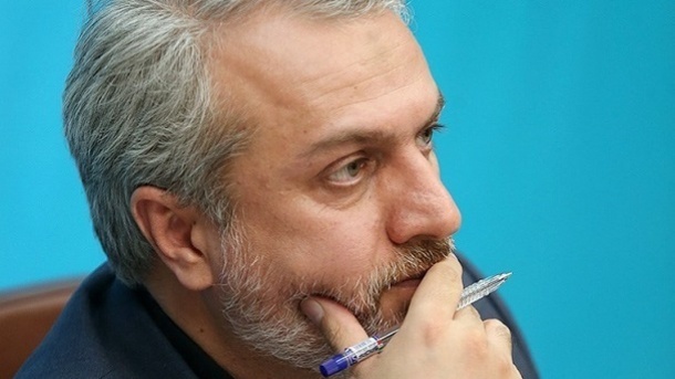 وزیر صمت گرانی قیمت خودرو را گردن دلار انداخت