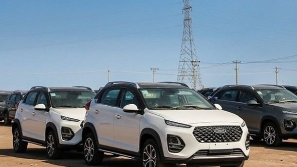 دپوی هزاران خودرو در کارخانجات خودروسازی بم + تصاویر