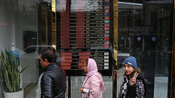 مقاومت برای کاهش قیمت دلار