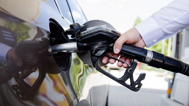 سال آینده واردکننده بنزین می شویم