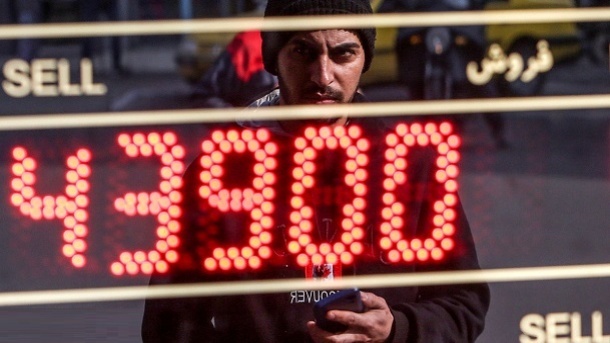 برخی از صرافی‌ها 5 هزار یورو را به مردم نمی‌فروشند