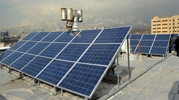 نصب پنل‌های خورشیدی بر بام 550 هزار خانواده ایرانی