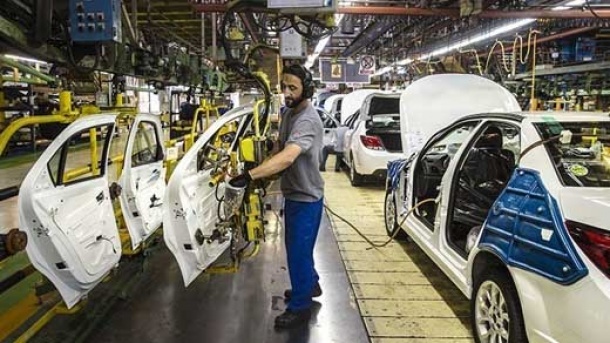 با افزایش عرضه ، قیمت خودرو کاهش می یابد؟