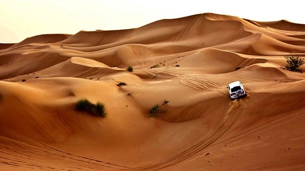 گم شدن ۱۷ خودرو در کویر مرنجاب