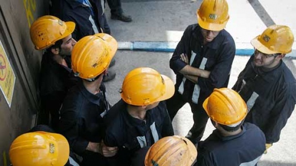 چند روز از مرخصی کارگران ذخیره می شود؟