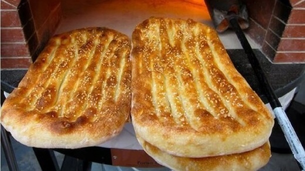 سهمیه‌بندی و افزایش قیمت نان منتفی است