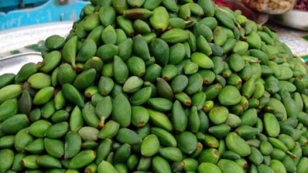 چغاله بادام 1 میلیون و 400 ، گوجه سبز 2 میلیون