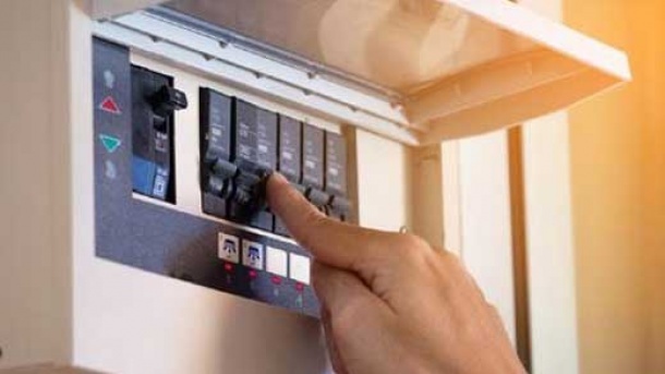 الزام خاموشی سیستم های سرمایشی ادارات از ساعت 12