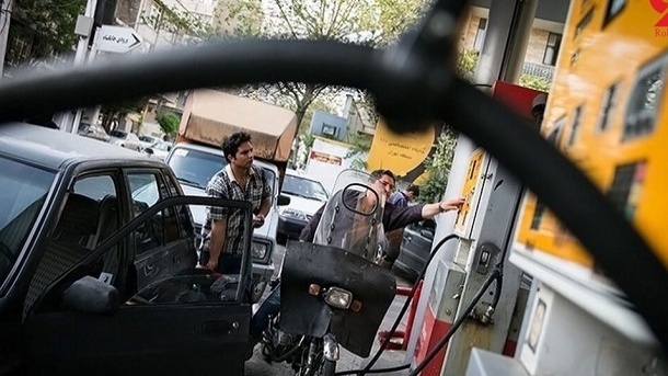 تشکیل صف های طولانی در پمپ بنزین ها