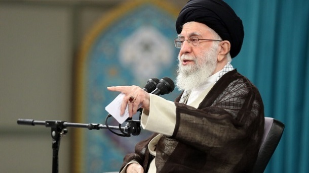 انتقادهای صریح یک دانشجو در دیدار با رهبر انقلاب