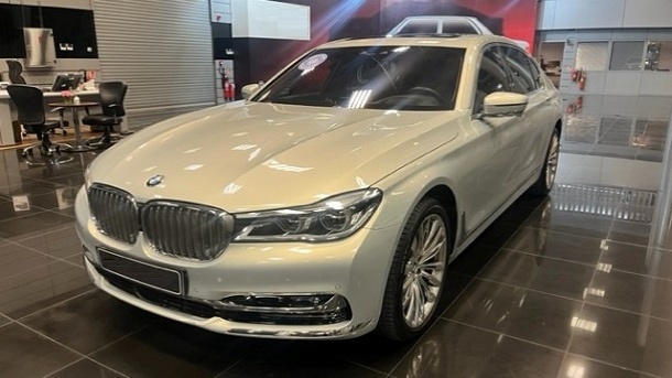 قیمت جدید محصولات بی ام و در ایران 1402/01/30