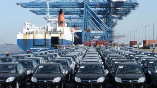 هر ایرانی باید بتواند خودرو وارد کند