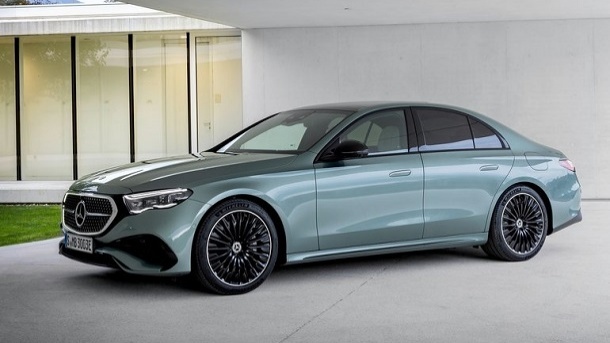 از آخرین مدل بنزینی بنز کلاس E رونمایی شد