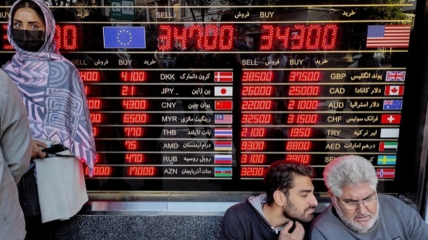 از نفس افتادن قیمت دلار در بازار