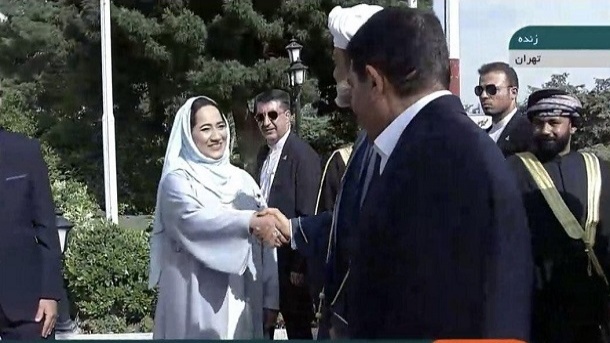 دست‌دادن سلطان عمان با این خانم در تهران خبرساز شد + تصویر