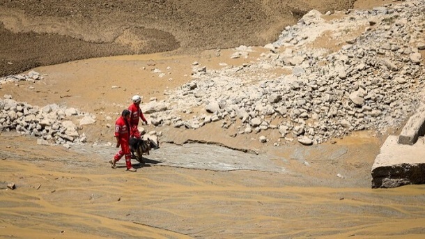 عملیات جستجو برای مفقودین سیلاب جاده کرج -چالوس ادامه دارد