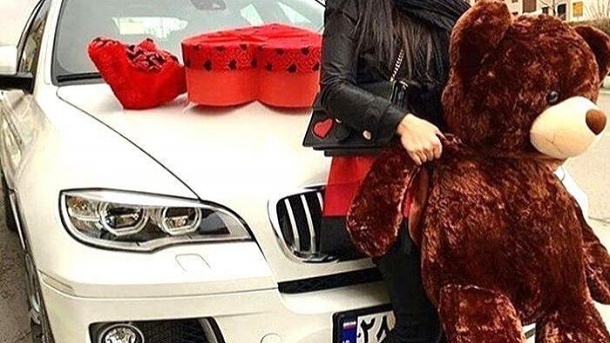 دام دختر 17 ساله برای رانندگان خودروهای لوکس