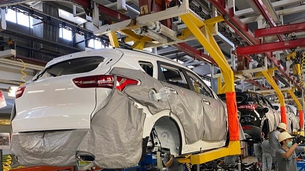 شورای رقابت، خودروسازان را تهدید کرد